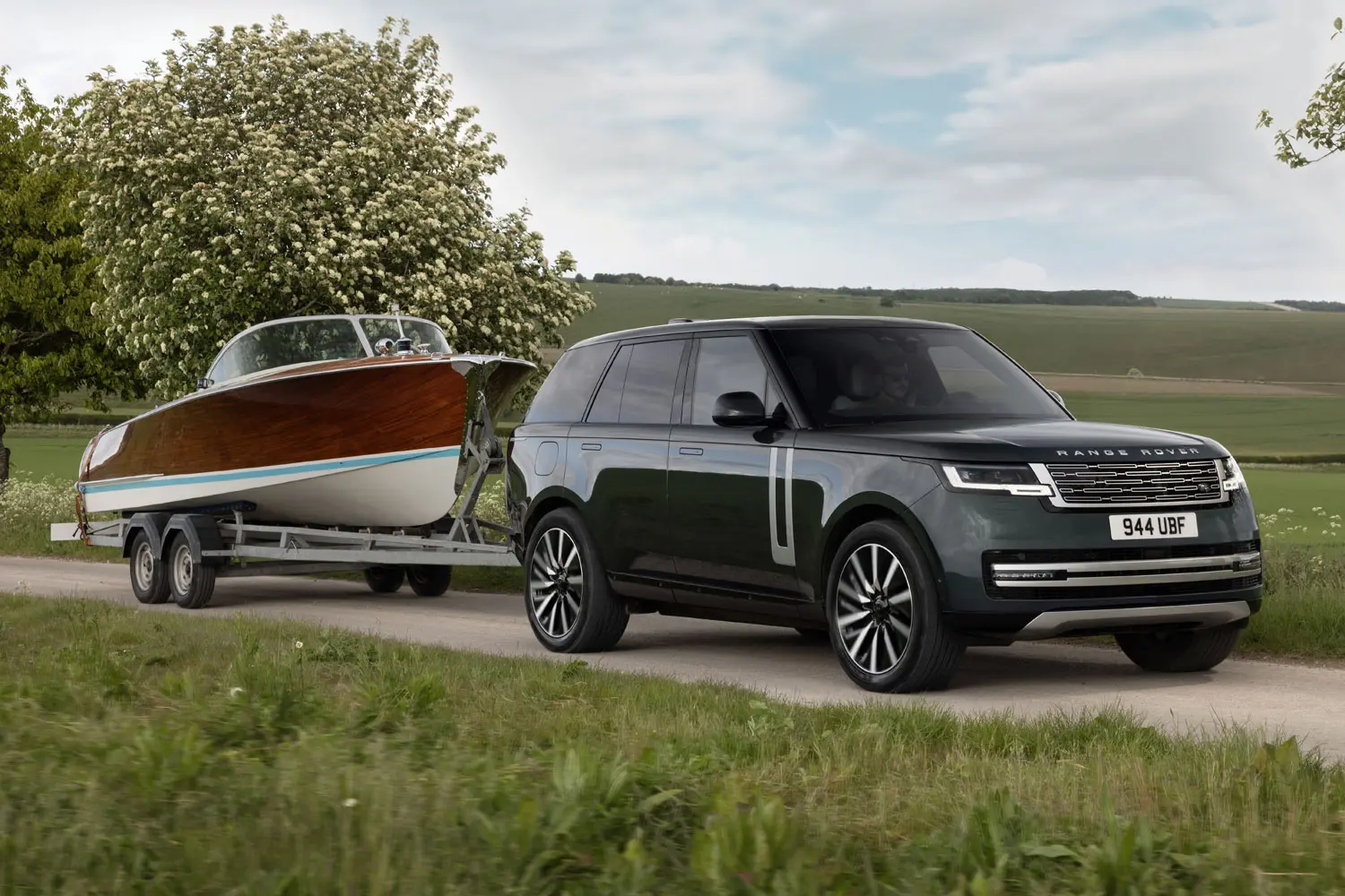 2027 Range Rover Electric: Range, Power and Price | EvValley