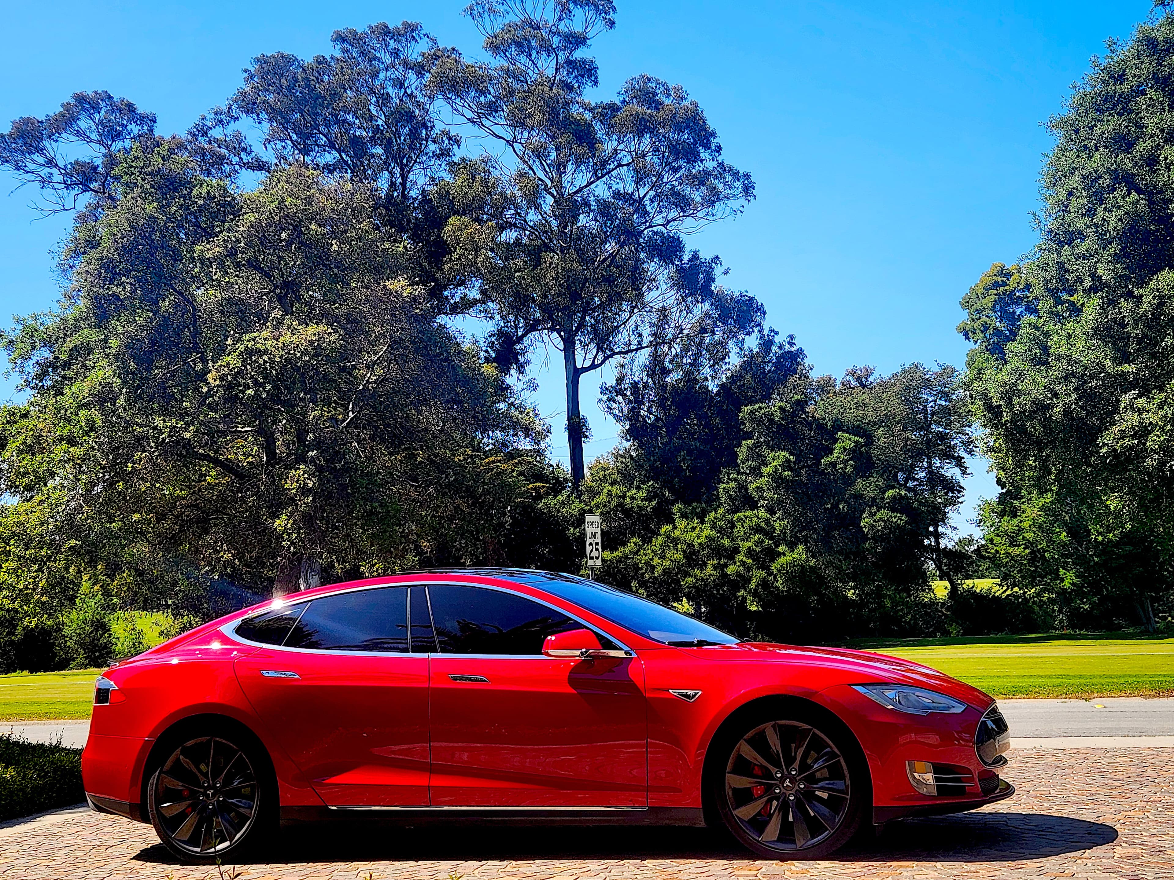 Tesla S P90DL --> Low miles,Ludicrous speed, full optioned, low miles !
