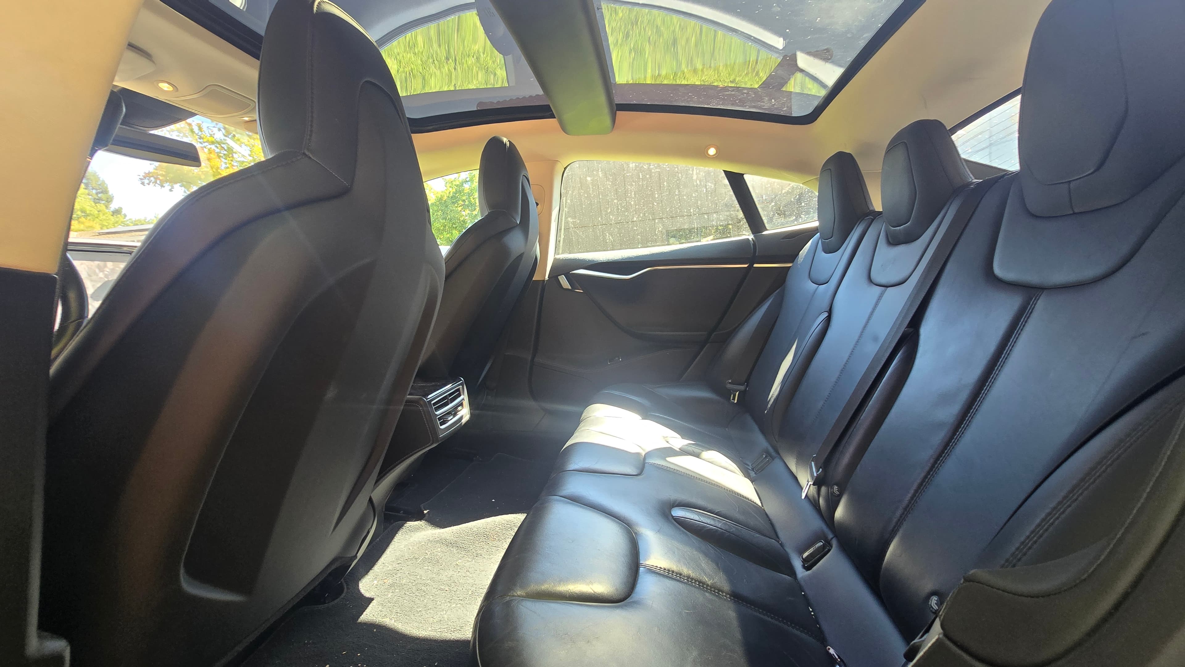 2014 Tesla S 85 - Free Unlimited Supercharging + MCU2